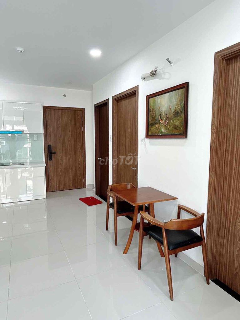 Renting two bedrooms. A short-term toilet.