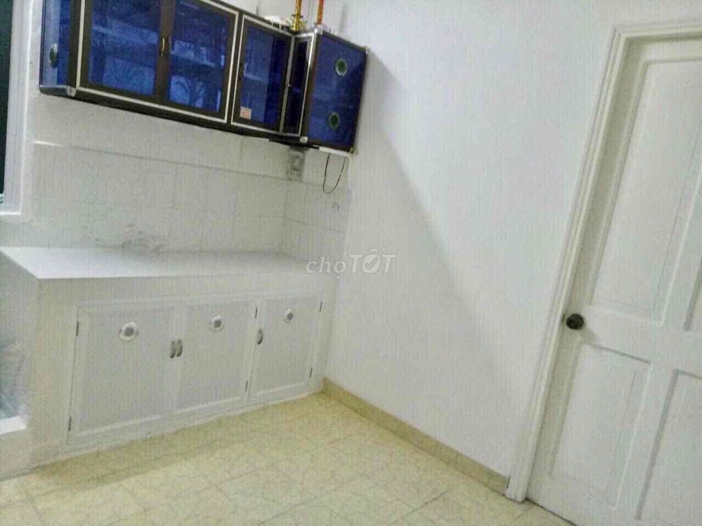 3 bedrooms 10.5 million in Tân Bình. The owner needs to rent the apartment quickly.