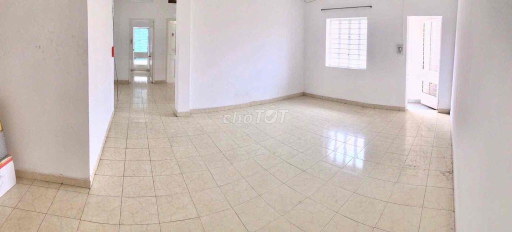3 bedrooms 10.5 million in Tân Bình. The owner needs to rent the apartment quickly.