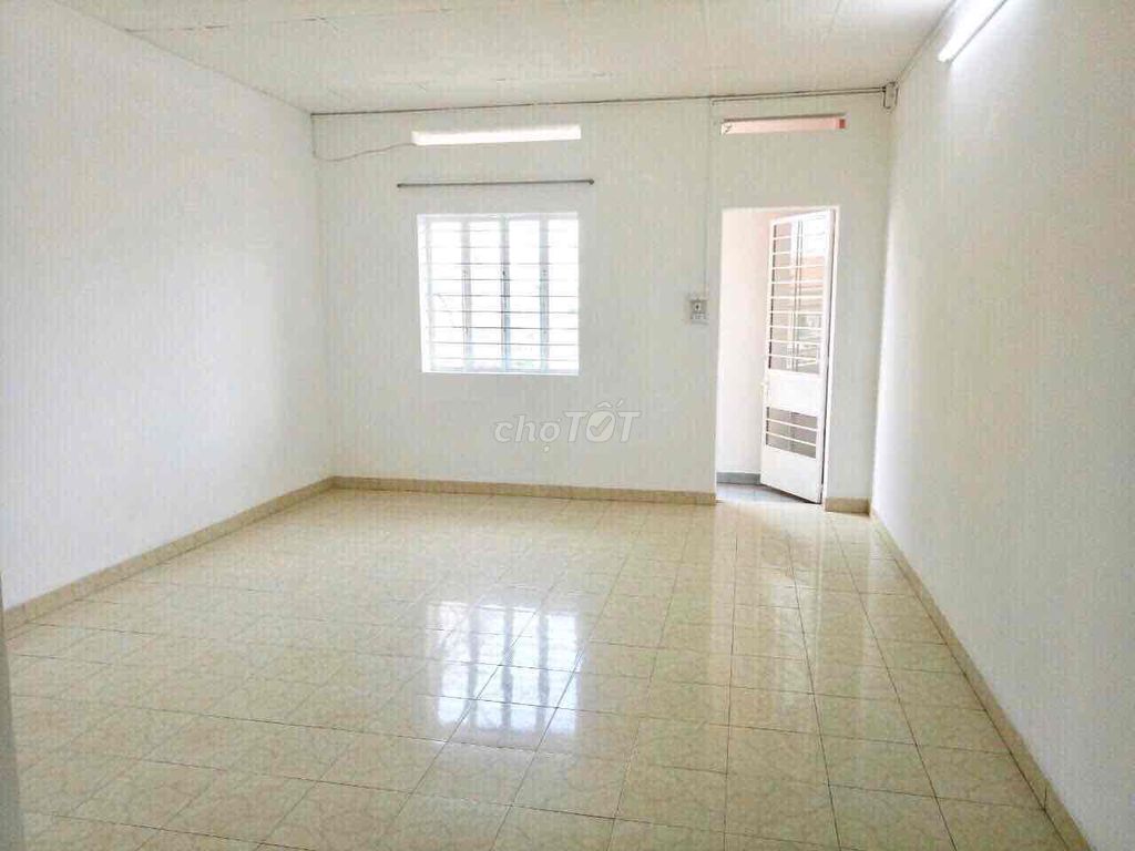 3 bedrooms 10.5 million in Tân Bình. The owner needs to rent the apartment quickly.
