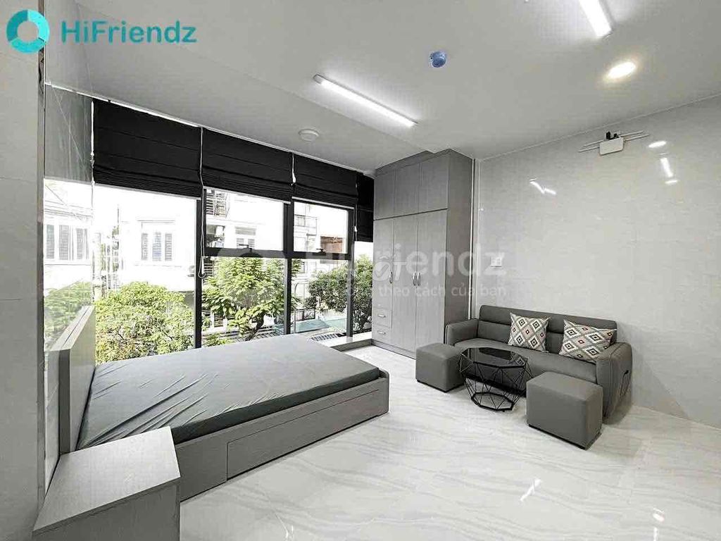 The apartment studio -- there's a sky window -- private washing machine.