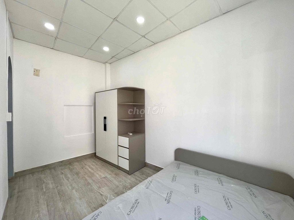 A kitchen bedroom with windows passing through District 1 nearby