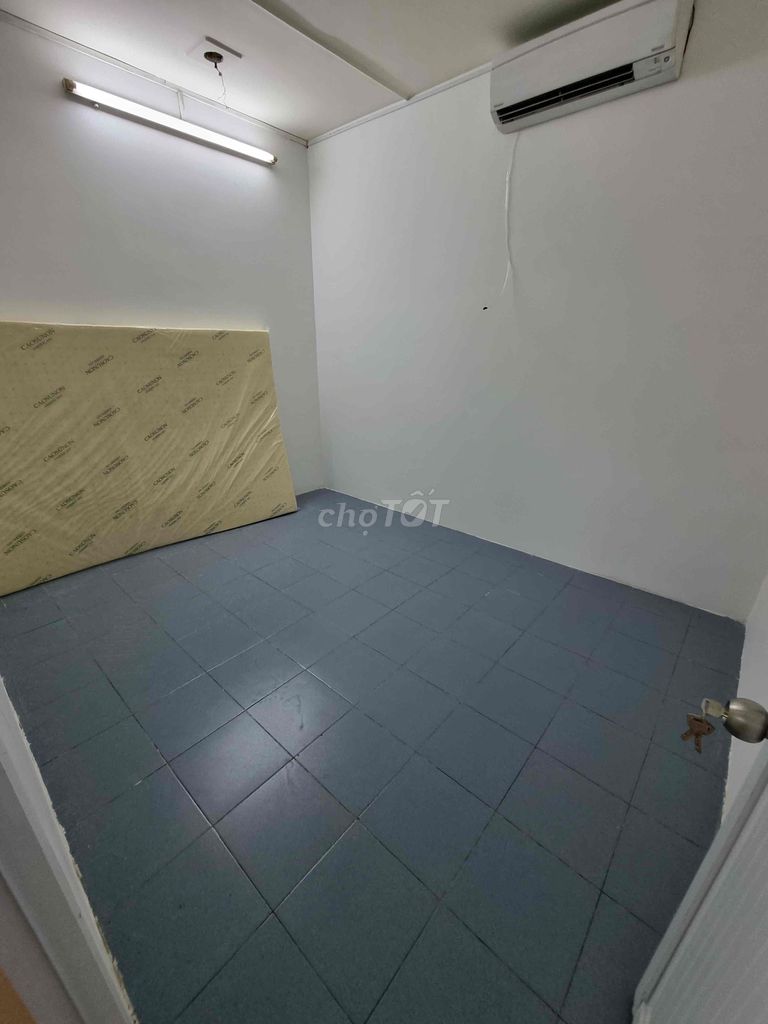 We'll have 3 bedrooms rented. 2 Bancoli toilets 70 meters wide.