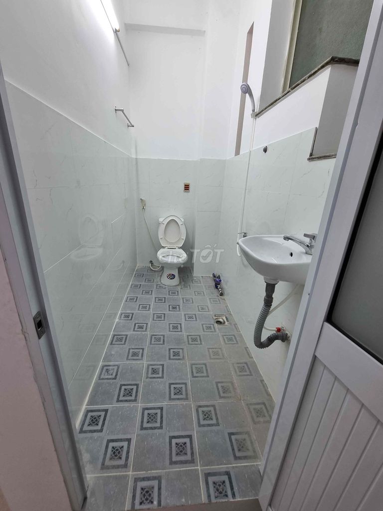We'll have 3 bedrooms rented. 2 Bancoli toilets 70 meters wide.