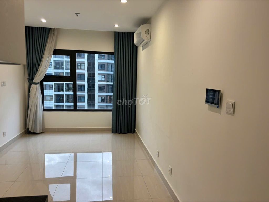 It's the owner who rents a Laomes bedroom close to the midtown 9-- 5.9 million.