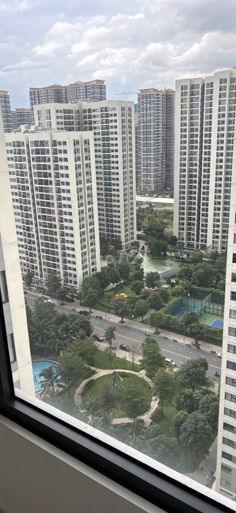 It's the owner who rents a Laomes bedroom close to the midtown 9-- 5.9 million.