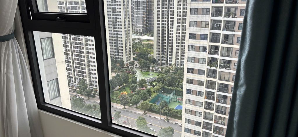 It's the owner who rents a Laomes bedroom close to the midtown 9-- 5.9 million.