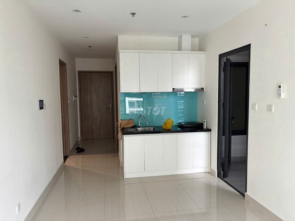 It's the owner who rents a Laomes bedroom close to the midtown 9-- 5.9 million.