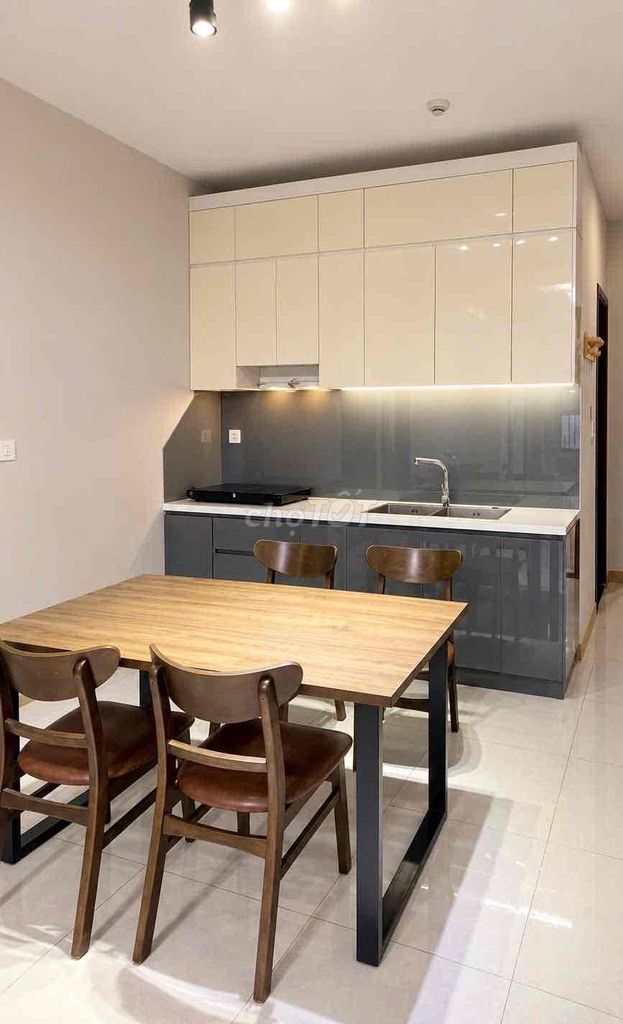 Rent a 90-foot corner A1 reverside apartment apartment building.