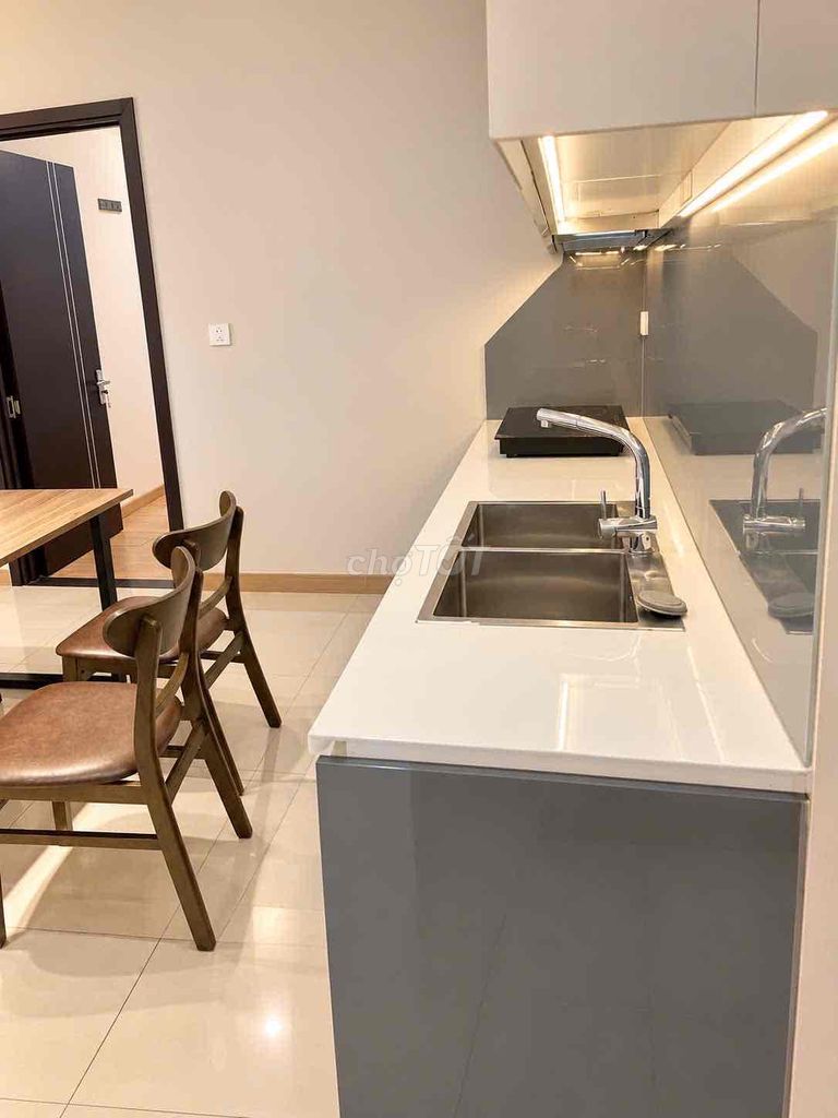 Rent a 90-foot corner A1 reverside apartment apartment building.