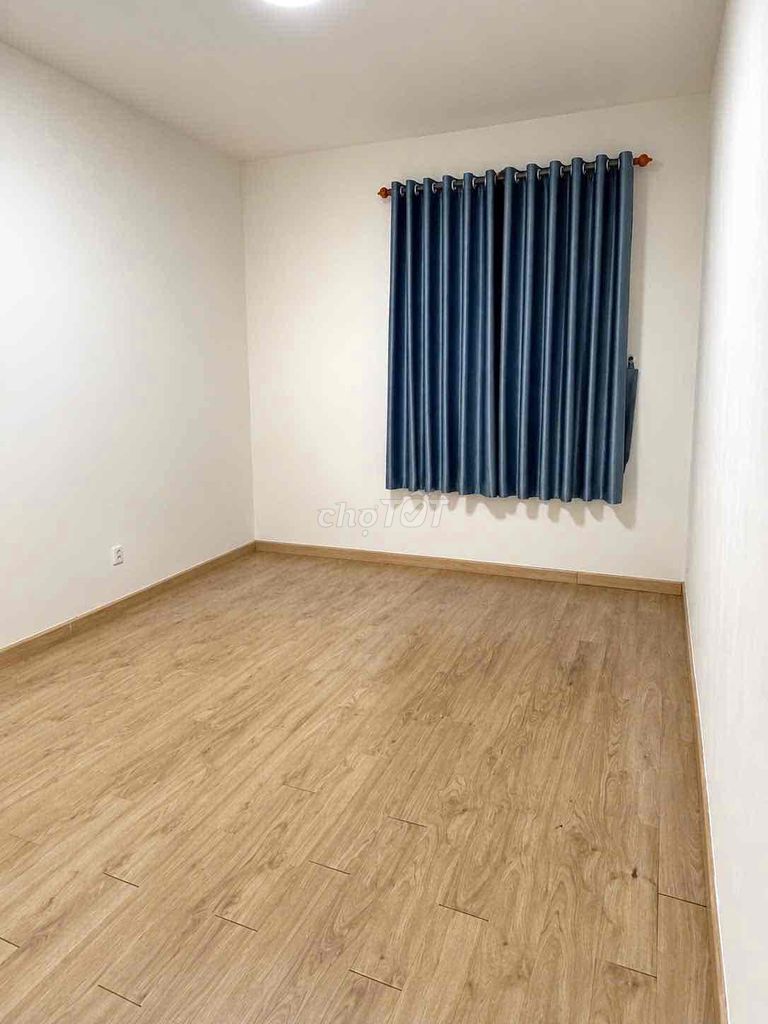 Rent a 90-foot corner A1 reverside apartment apartment building.