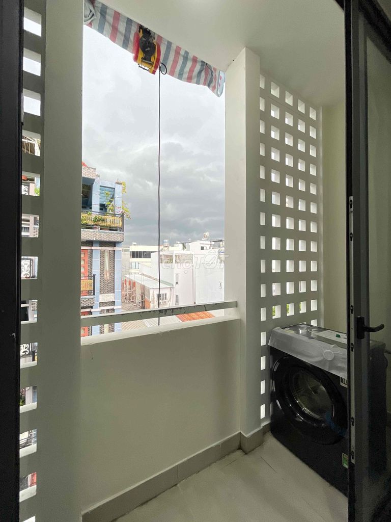 Open a balcony bedroom -- private washing machine -- the new fashion market, the 7th District.