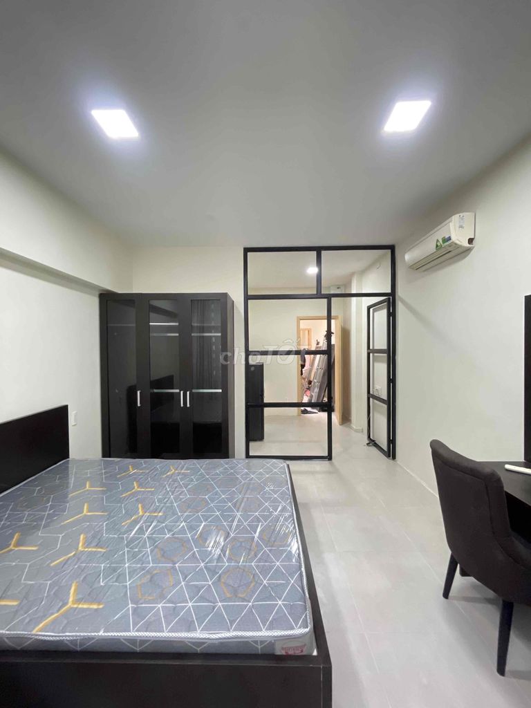 Open a balcony bedroom -- private washing machine -- the new fashion market, the 7th District.
