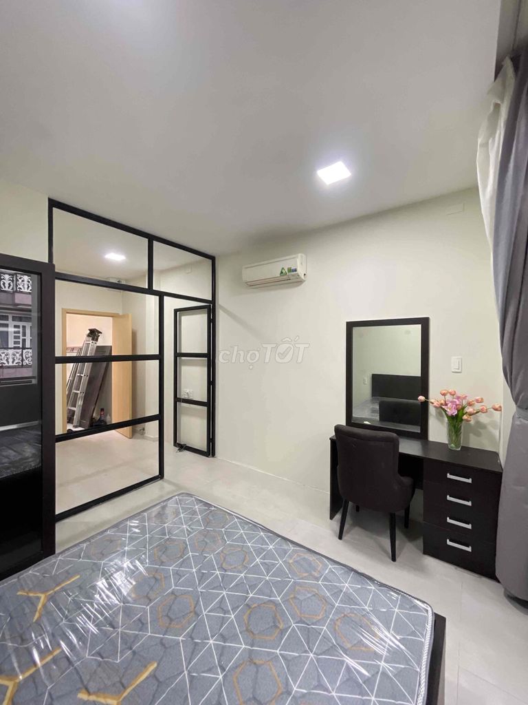 Open a balcony bedroom -- private washing machine -- the new fashion market, the 7th District.