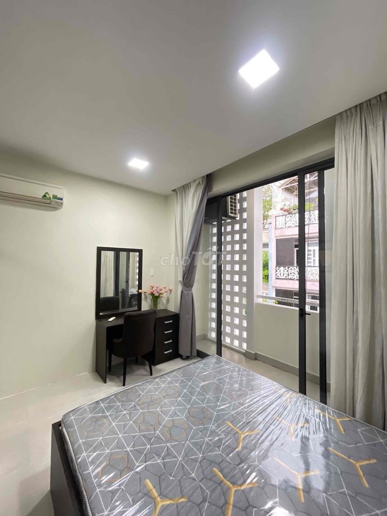 Open a balcony bedroom -- private washing machine -- the new fashion market, the 7th District.
