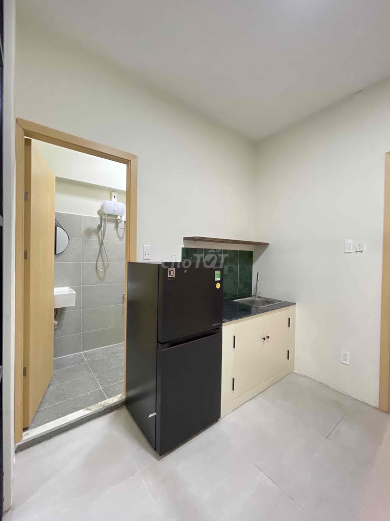 Open a balcony bedroom -- private washing machine -- the new fashion market, the 7th District.