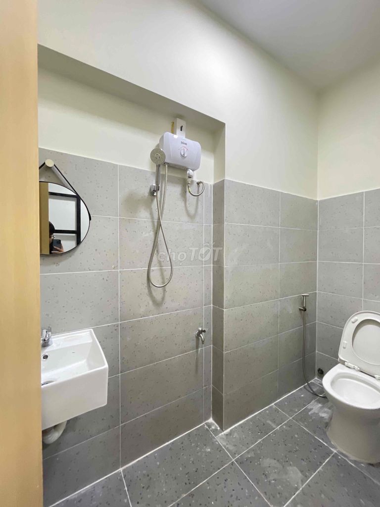 Open a balcony bedroom -- private washing machine -- the new fashion market, the 7th District.