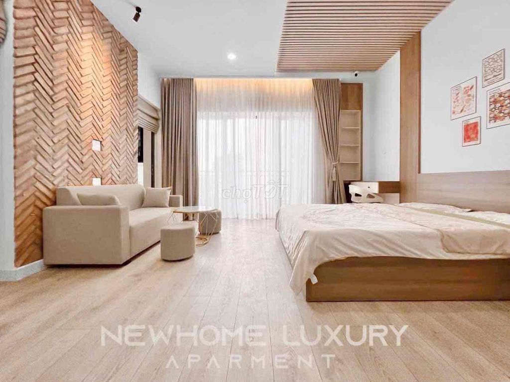 The top level of services is located in the center of Phú Nhuận.