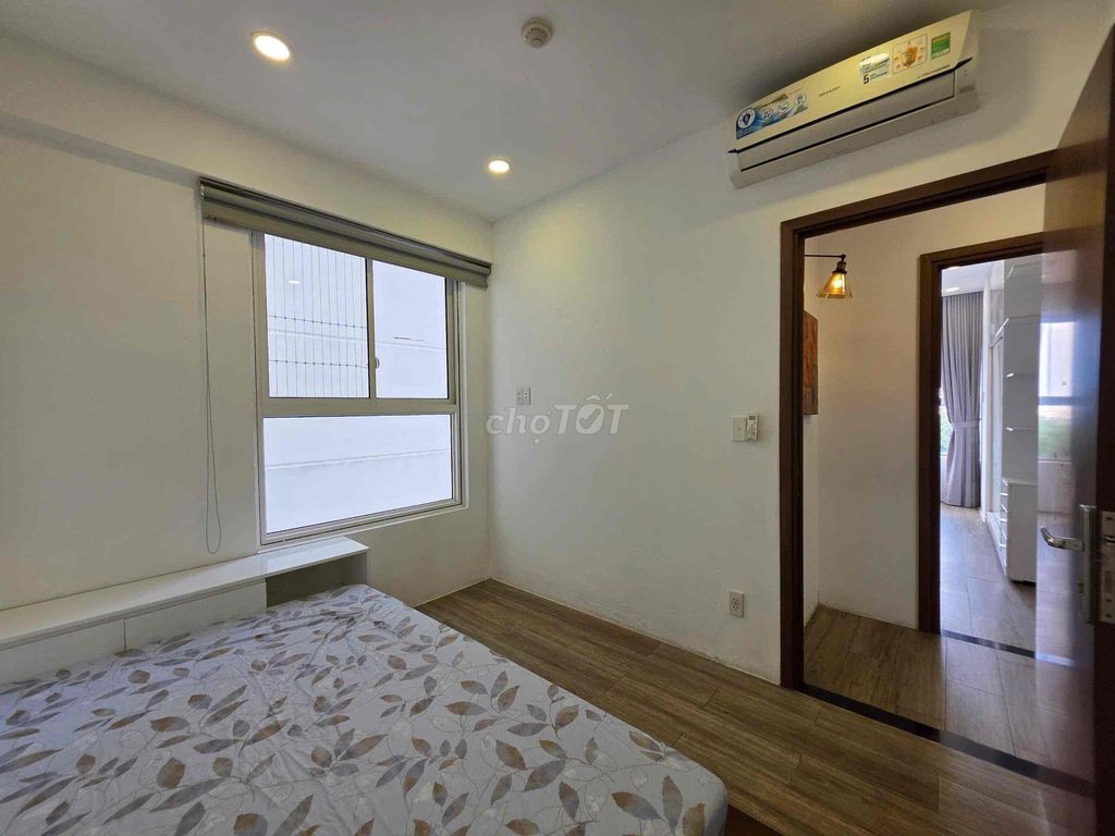 It's near the Home Park. Orchard Parkview apartment two bathrooms.