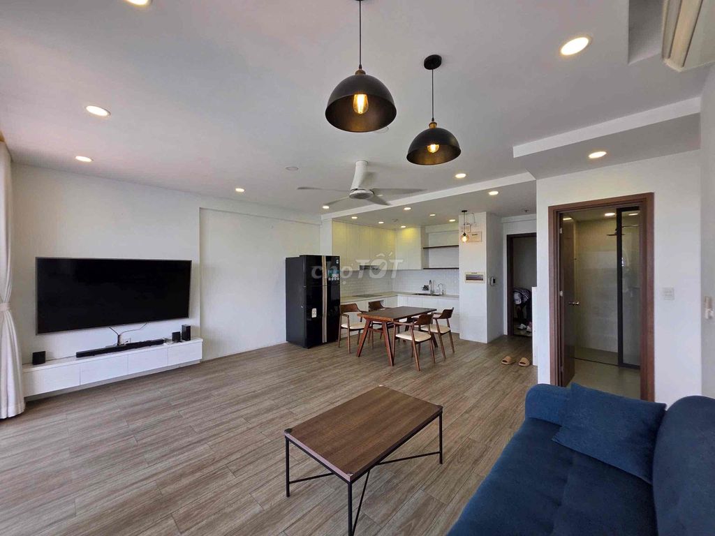 It's near the Home Park. Orchard Parkview apartment two bathrooms.