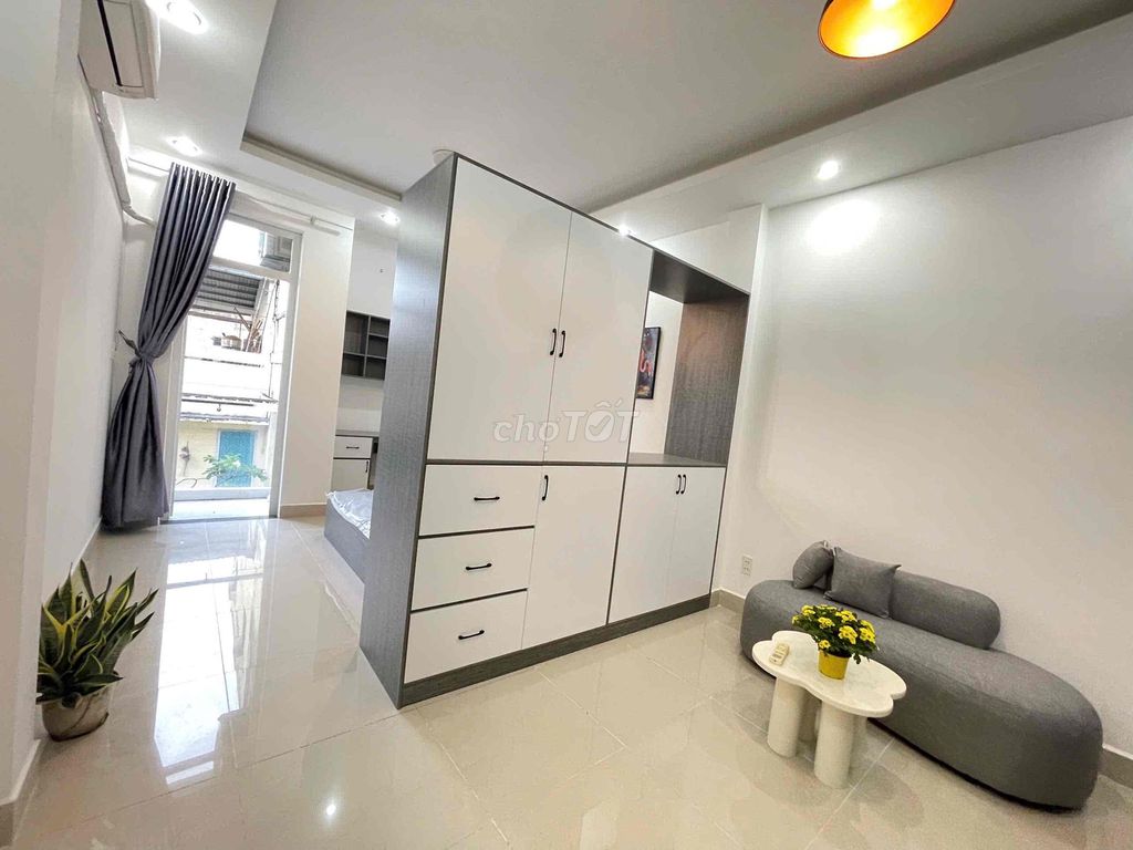 Rent a balcony suite full of Cô Giang interiors near the 1st district.