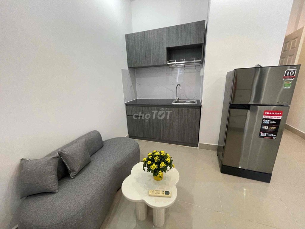 Rent a balcony suite full of Cô Giang interiors near the 1st district.