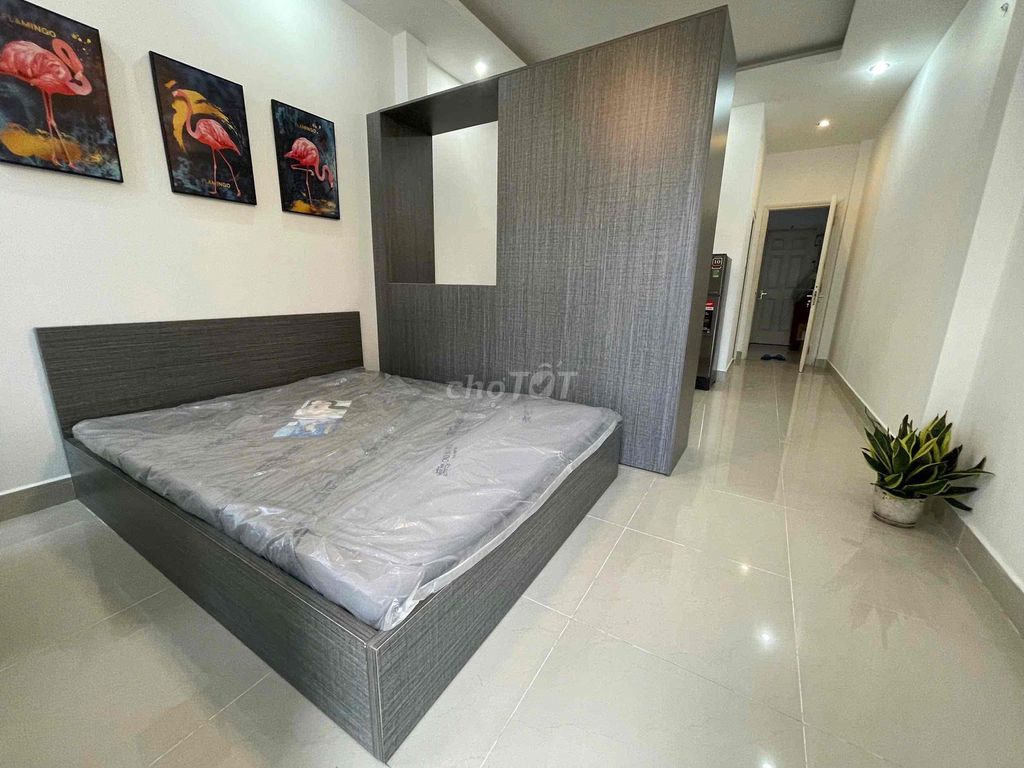 Rent a balcony suite full of Cô Giang interiors near the 1st district.