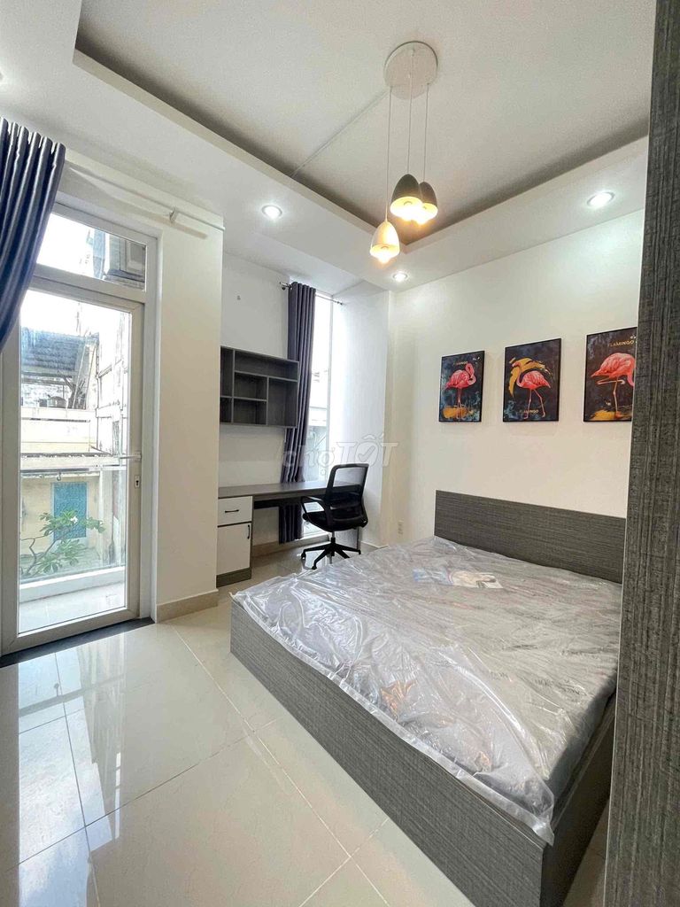 Rent a balcony suite full of Cô Giang interiors near the 1st district.