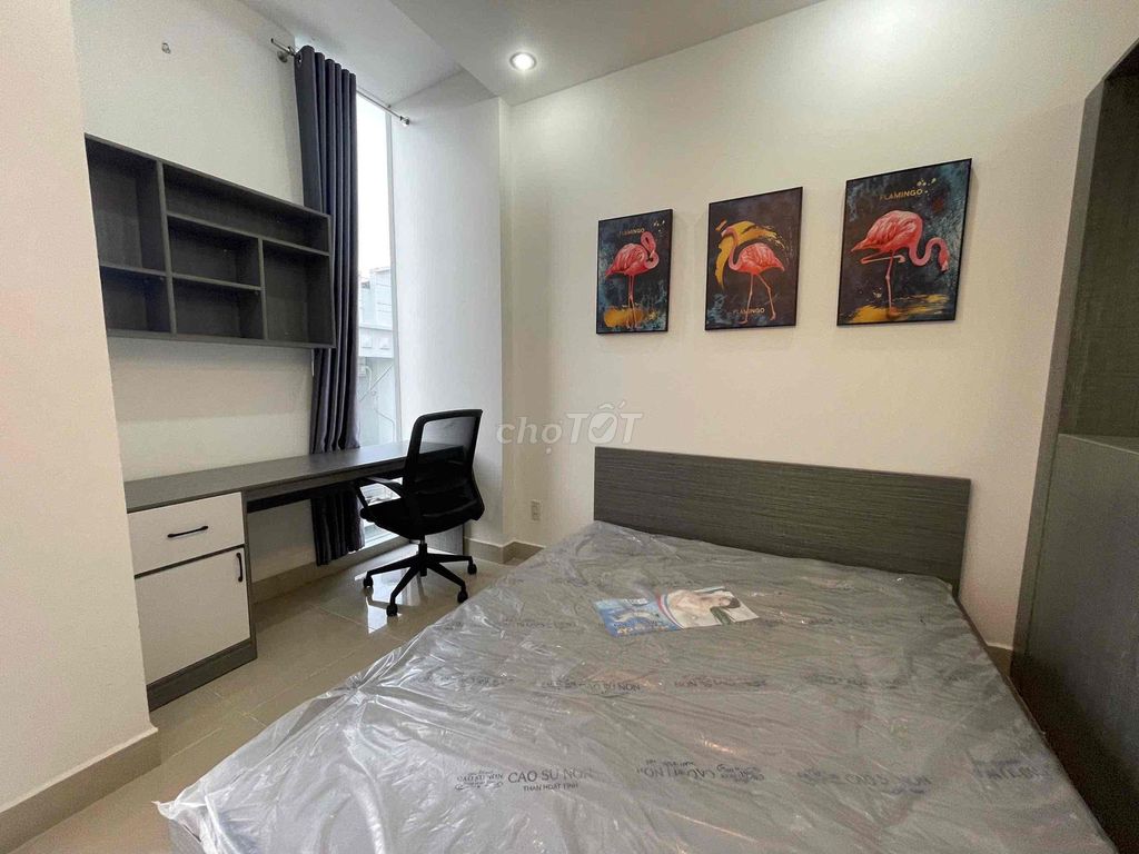 Rent a balcony suite full of Cô Giang interiors near the 1st district.
