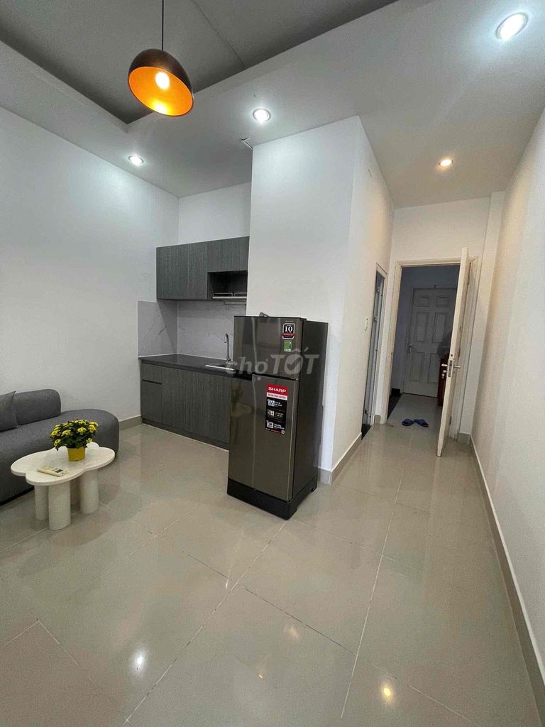 Rent a balcony suite full of Cô Giang interiors near the 1st district.