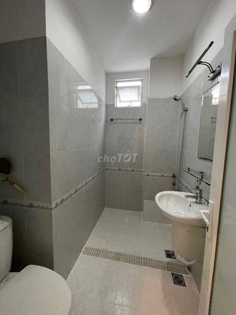 Rent a balcony suite full of Cô Giang interiors near the 1st district.