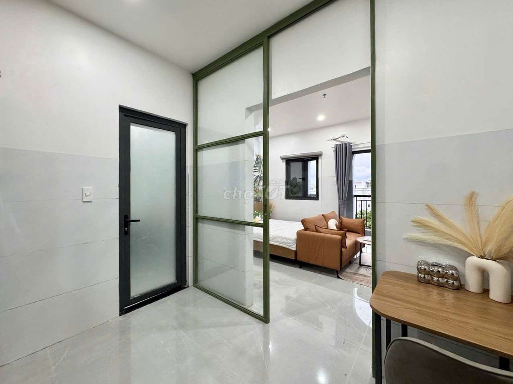 The studio. A kitchen bedroom with a big, big balconies for pet pet pet.