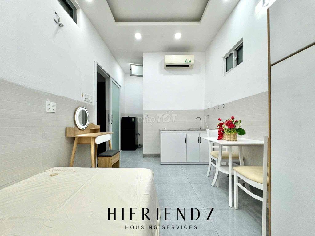 The flat is full of interiors, like pictures, right in Sen's Queen, near the University of vhu Shire 11