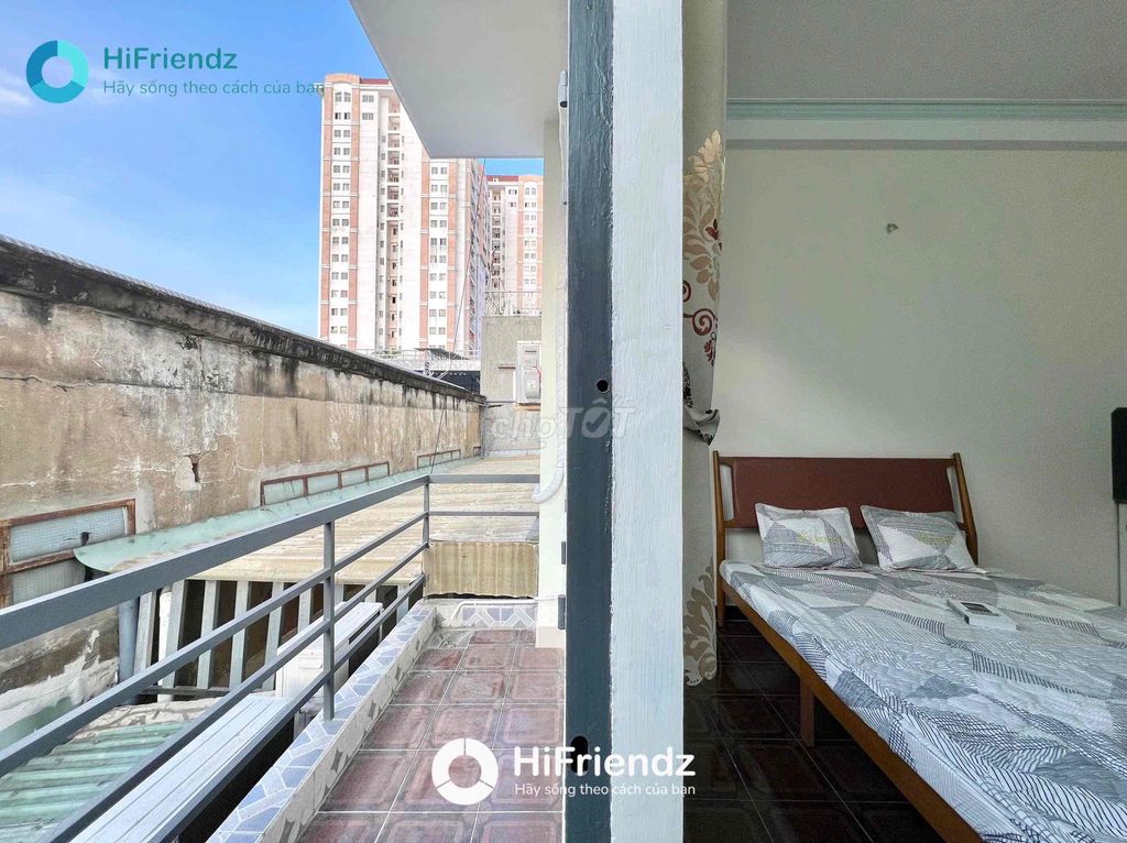 The flat of an interior with a balcony in Sen near University vhu bordering District 11