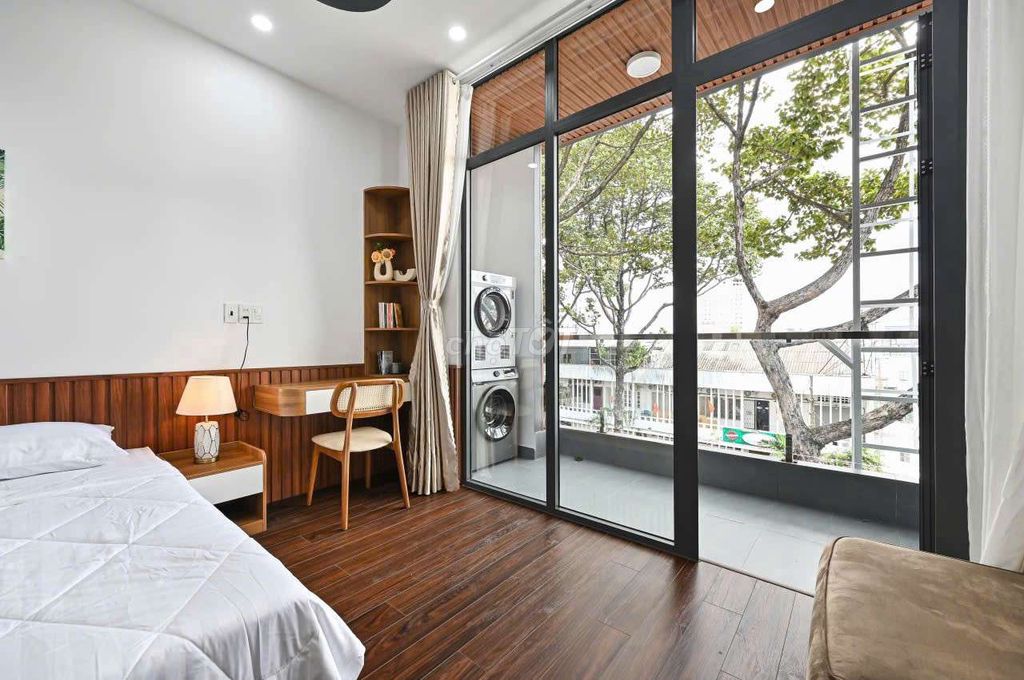 And a couple of bedrooms near Tan Son Nhut Airport, Royal Park, Full interior.