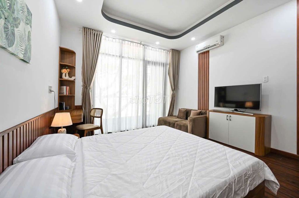 And a couple of bedrooms near Tan Son Nhut Airport, Royal Park, Full interior.