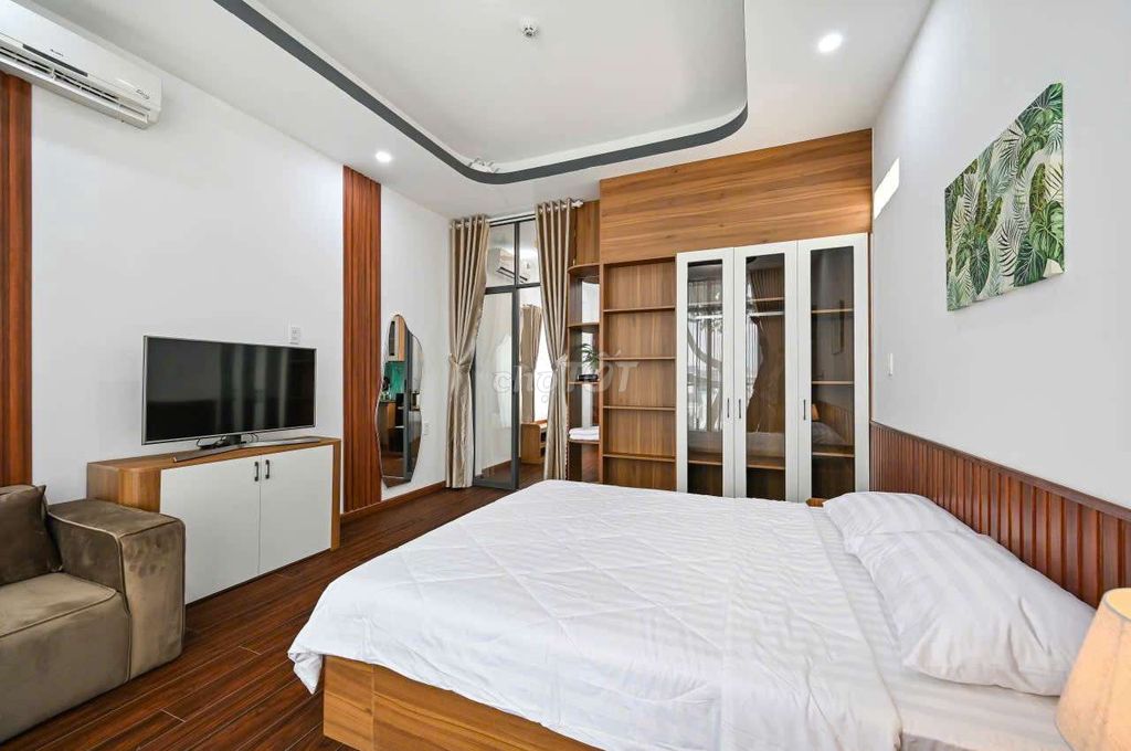 And a couple of bedrooms near Tan Son Nhut Airport, Royal Park, Full interior.