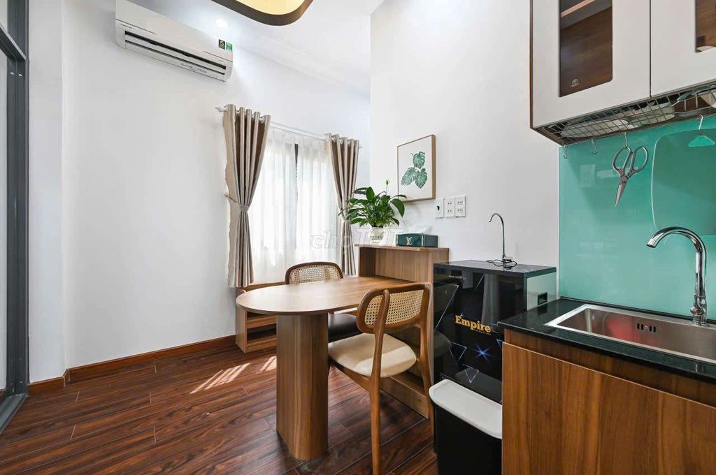 And a couple of bedrooms near Tan Son Nhut Airport, Royal Park, Full interior.