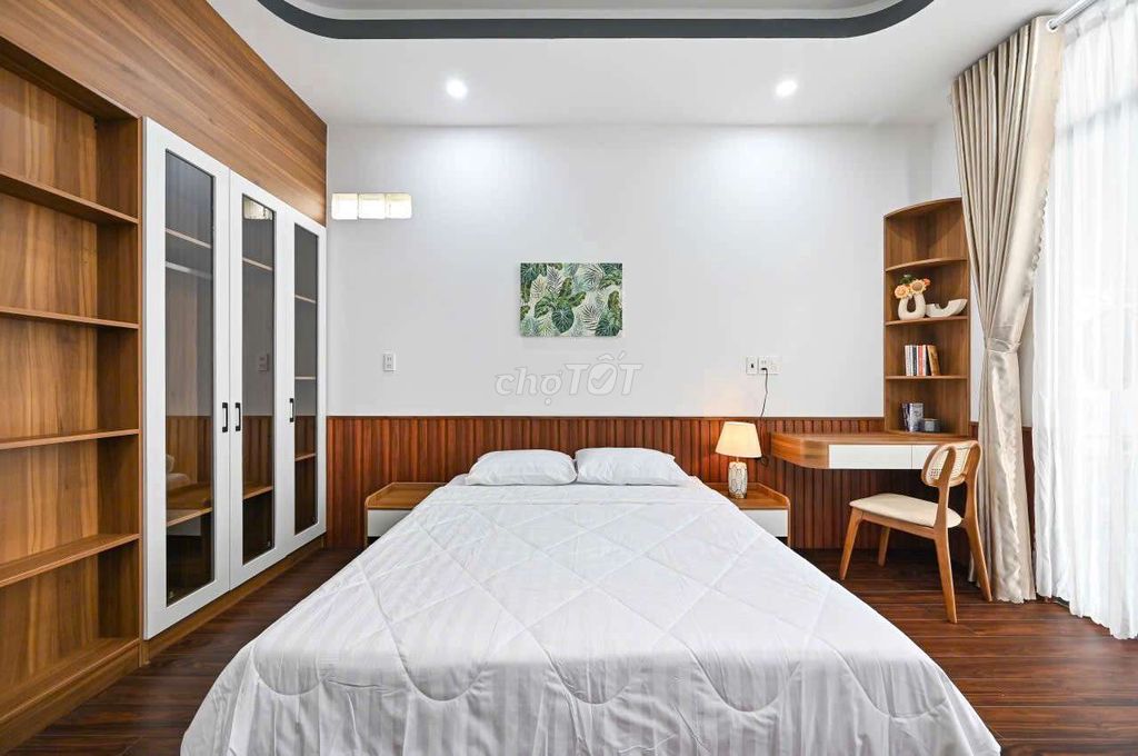 And a couple of bedrooms near Tan Son Nhut Airport, Royal Park, Full interior.