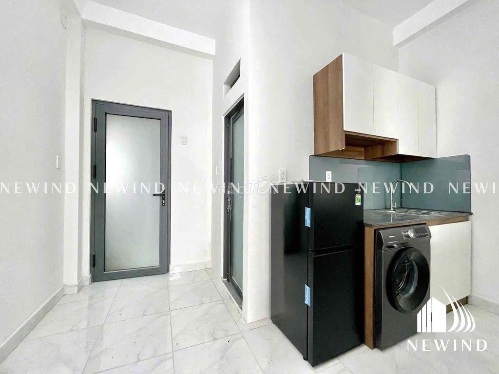 The new balconies studio built 100 percent of the university's private washing machine.