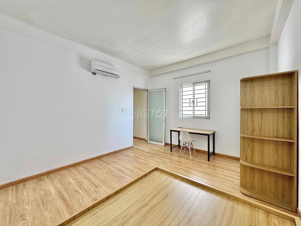 Rent two public windows on Huỳnh Văn Nghệ Gò Vấp