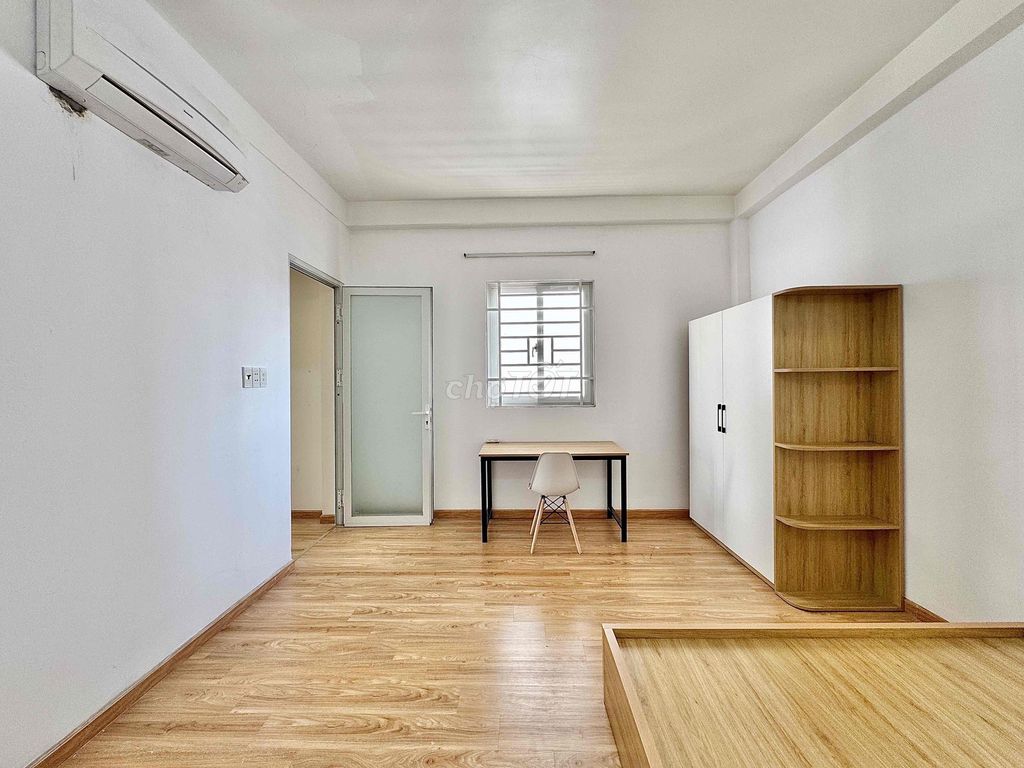 Rent two public windows on Huỳnh Văn Nghệ Gò Vấp