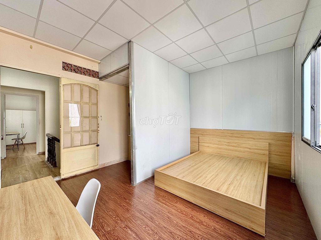 Rent two public windows on Huỳnh Văn Nghệ Gò Vấp
