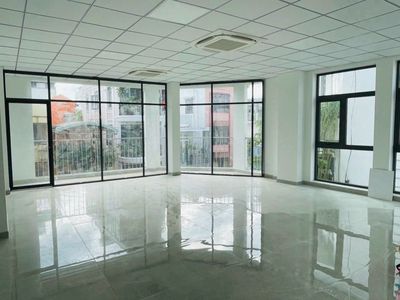 Need to rent the corner of two Hong Kong Chinese businesses 2 Q.Z.qz1