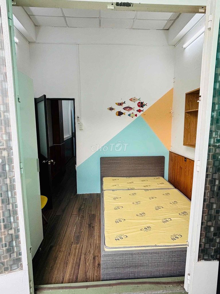 Two-store balcony bedrooms, low-cost furniture downtown in the 10th.