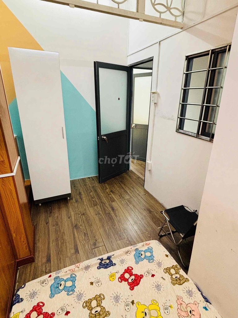 Two-store balcony bedrooms, low-cost furniture downtown in the 10th.