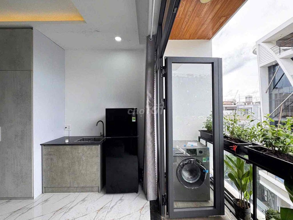 Rent a new balcony building on Trường Sa 3rd district near the bridge.