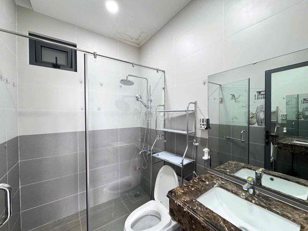 Rent a new balcony building on Trường Sa 3rd district near the bridge.