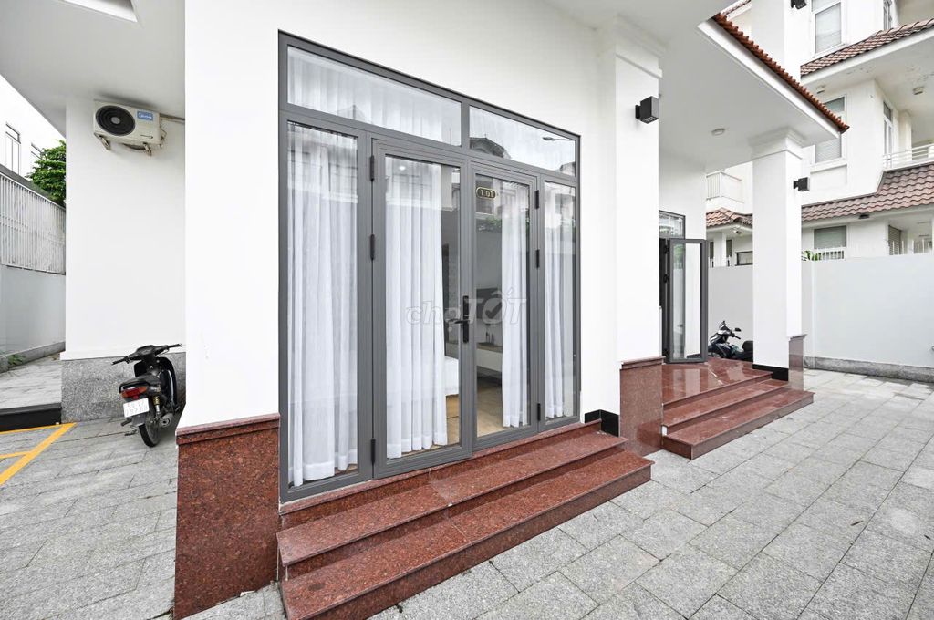 rented studio full interior