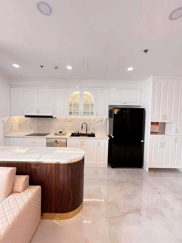 The owner rented three Vinhomes Grand Park bedrooms full of advanced furniture